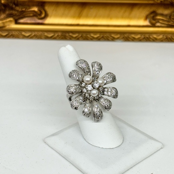 Black & Silver Rhinestone Starfish Ring - Bold Ocean-Inspired Statement Jewelry - Picture 3 of 4